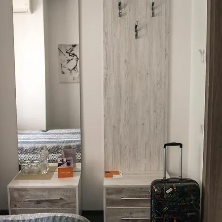 Sacvoyage מלון 2*