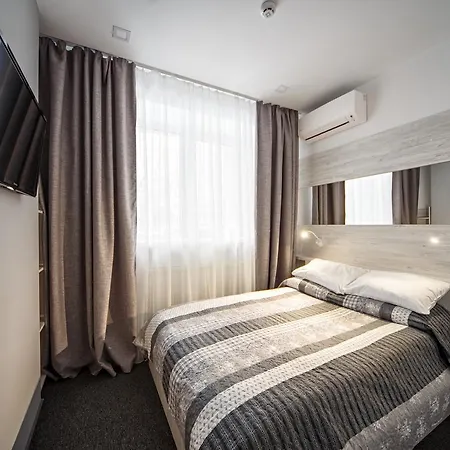 Sacvoyage מלון 2*